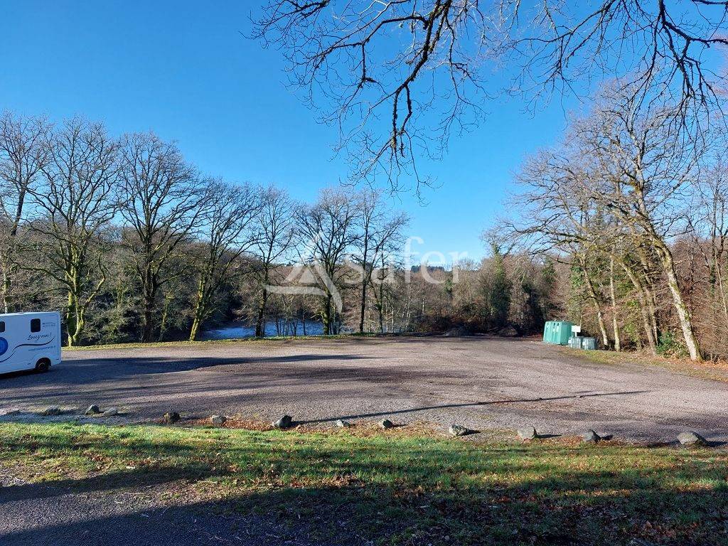 Au nord de Limoges, structure équestre avec gîtes de groupes