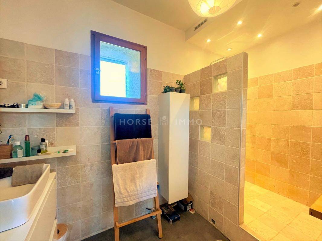 Ecurie Active à 10 kms de Sens, 1 heure de Fontainebleau