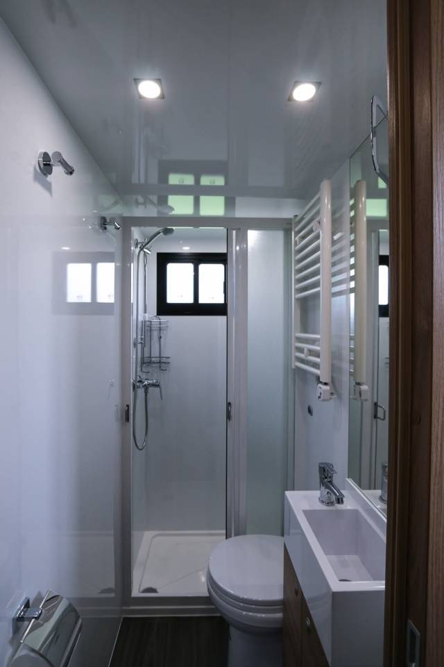 Camion poids lourd 9 chevaux Krismar avec appartement 