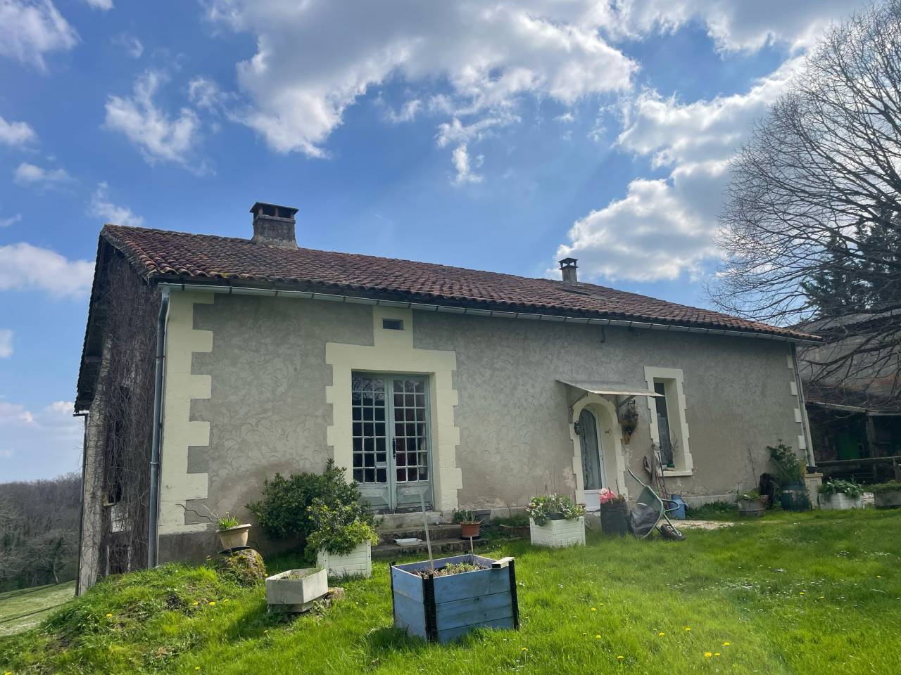 Propriété sur 41 ha idéale chevaux  20 mn de PERIGUEUX