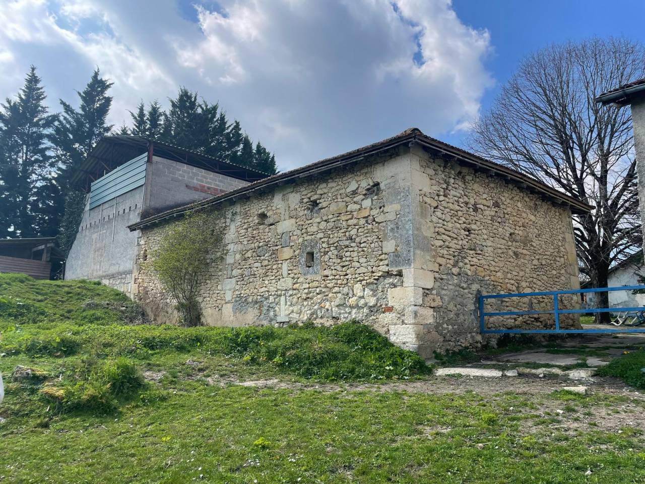 Propriété sur 41 ha idéale chevaux  20 mn de PERIGUEUX