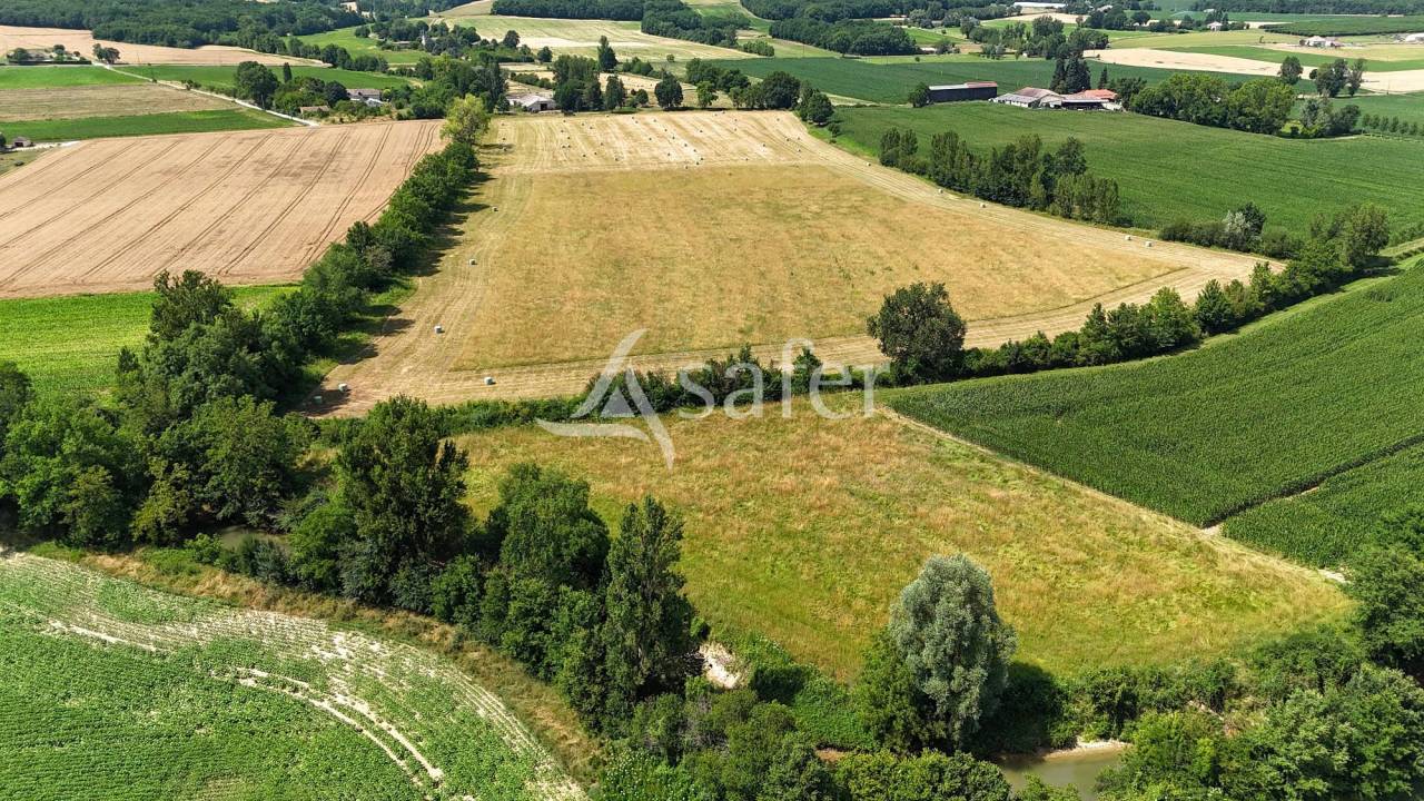 Petite exploitation à vocation Polyculture-Elevage avec local t
