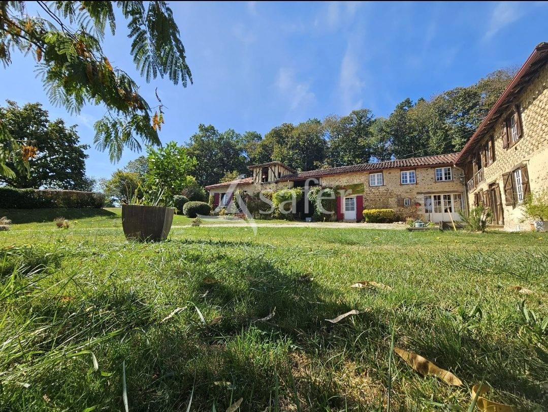 Corps de ferme fin XVIII siècle sur près de 12 ha d'un seul te