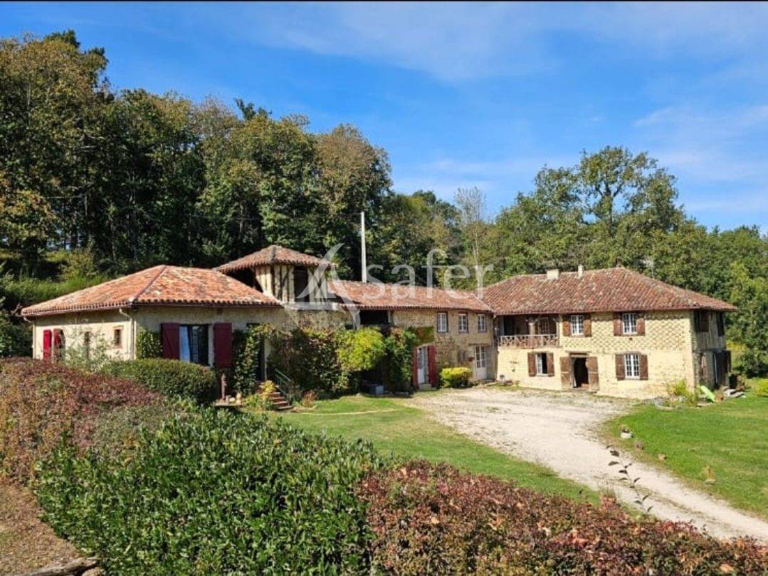 Corps de ferme fin XVIII siècle sur près de 12 ha d'un seul te