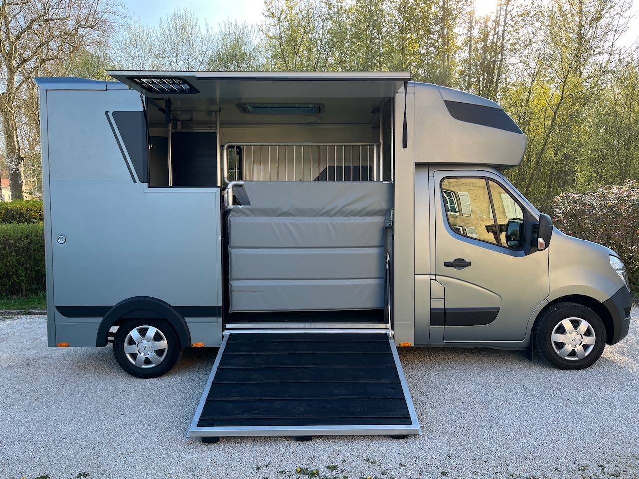 NISSAN INTERSTAR DCI 165 MSG STALLION LIGHT