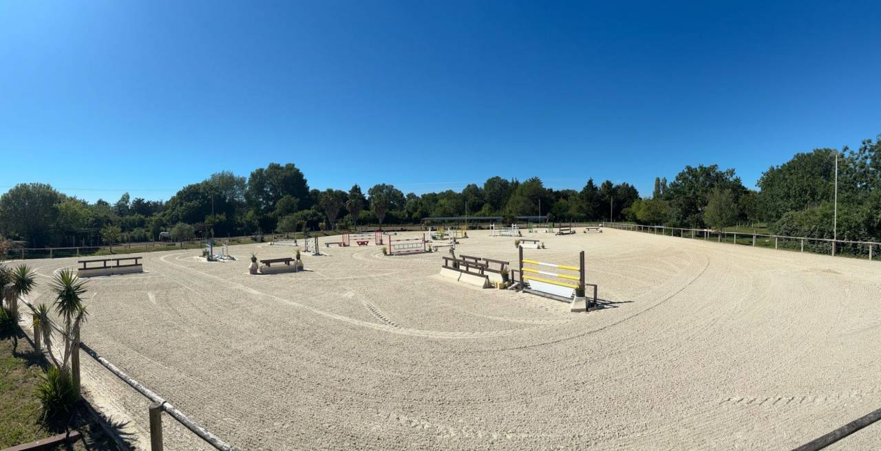 Hérault . Propriété équestre de standing