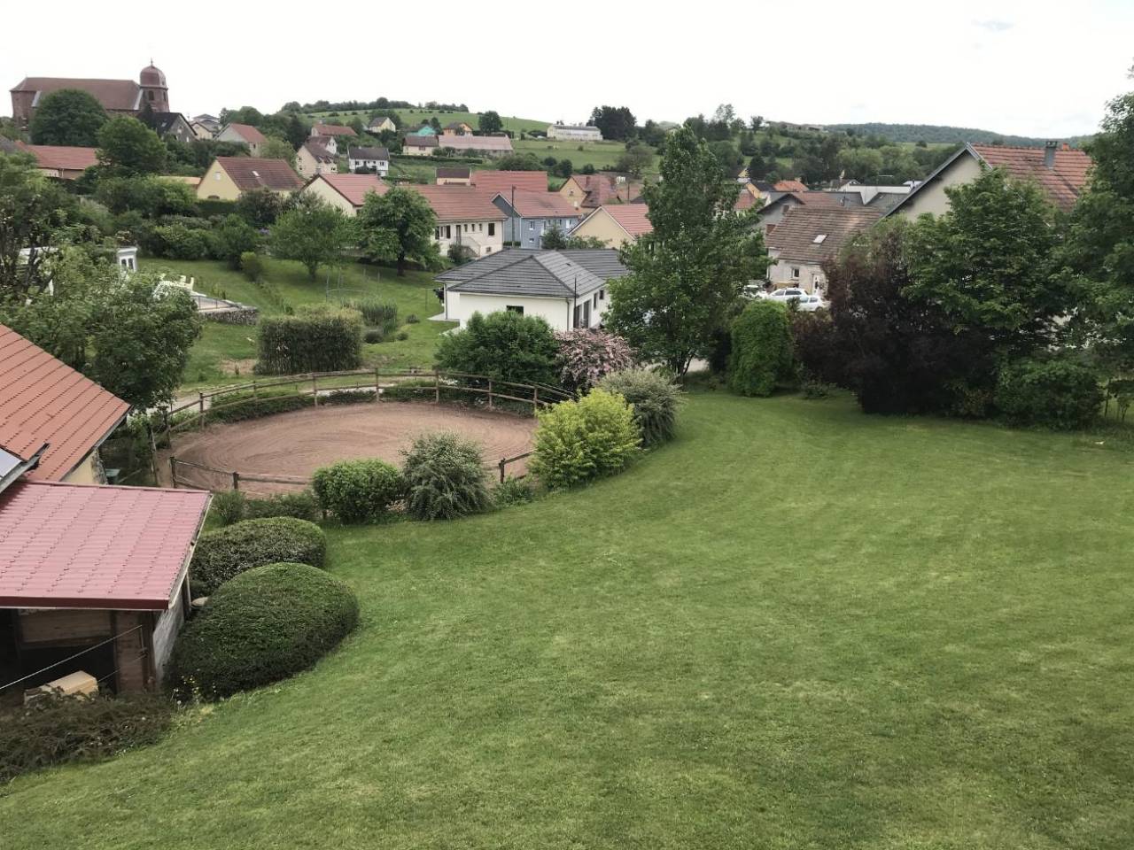 À vendre – Propriété familiale avec structure équestre