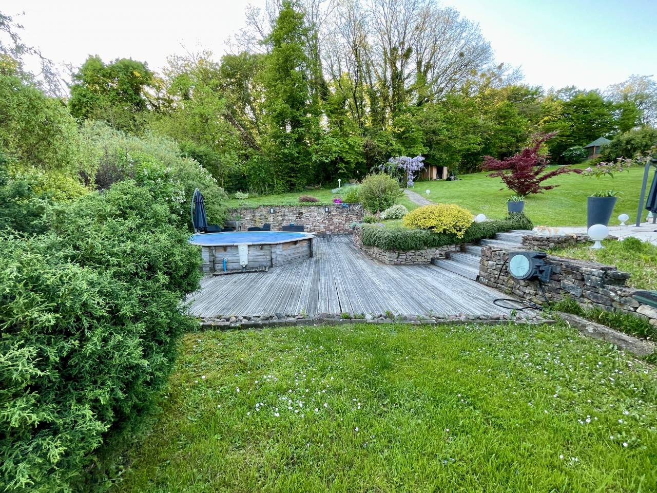 À vendre – Propriété familiale avec structure équestre