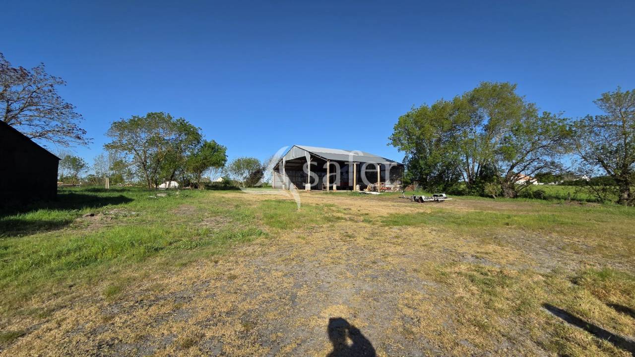 Bati ancien de caractère et son foncier d'un seul tenant