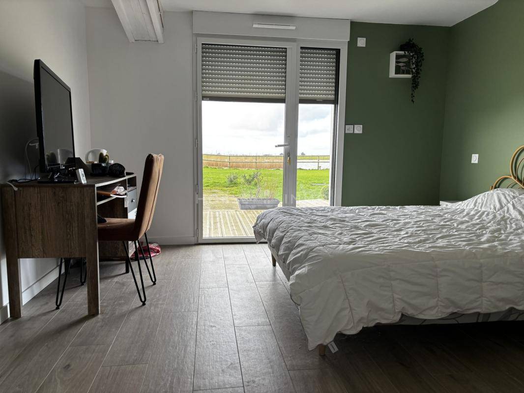 Domaine &Eacute;questre avec G&icirc;tes et Salle de R&eacute;ception - &Agrave; Deux