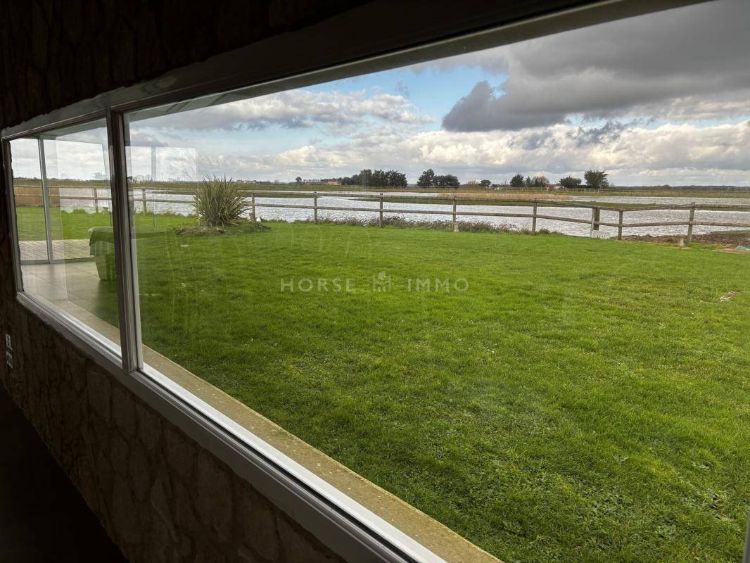 Domaine avec G&icirc;tes et salle de r&eacute;ception, 15 ha, C&ocirc;te Atlanti