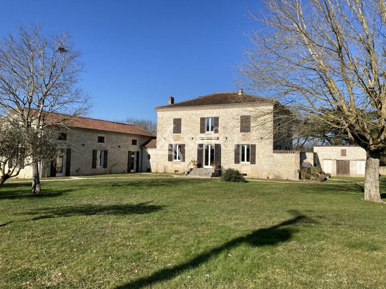 Très jolie propriété en pierre touristique et agricole