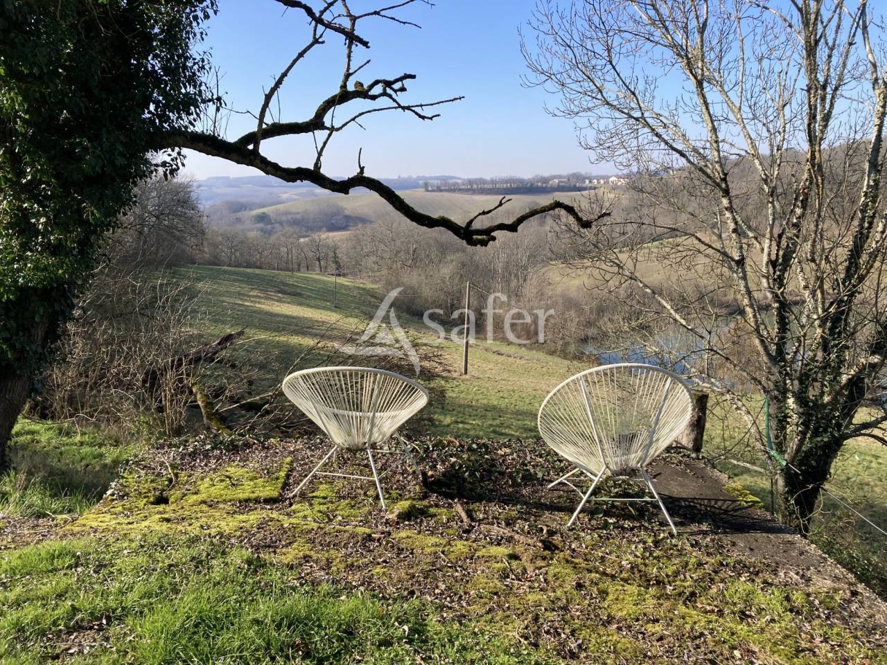 Très jolie propriété en pierre touristique et agricole
