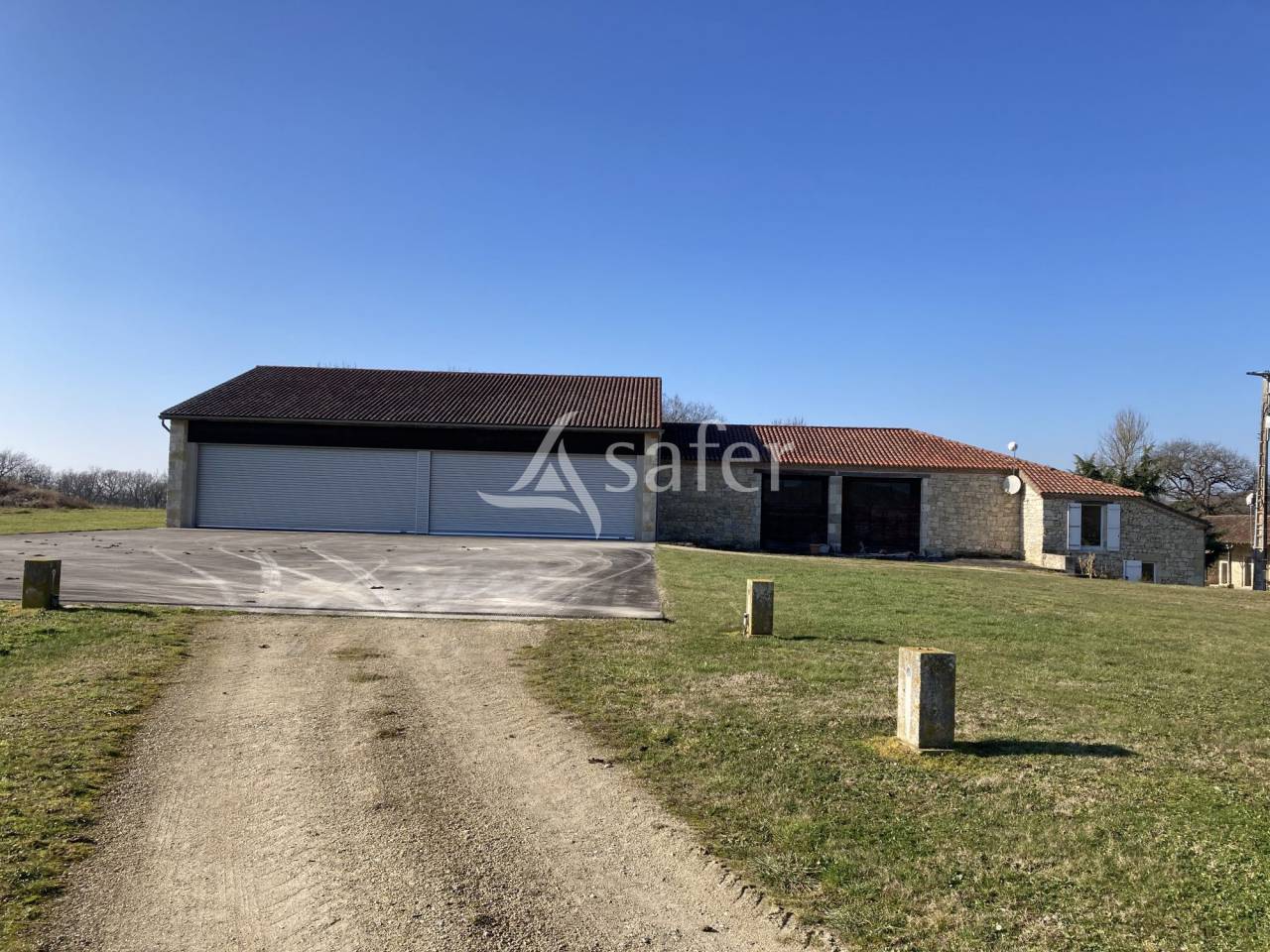 Très jolie propriété en pierre touristique et agricole