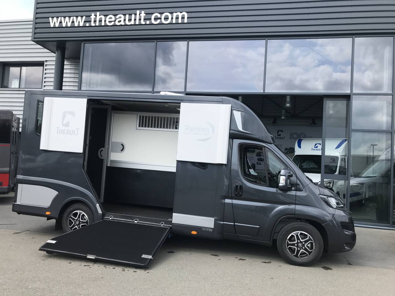 Camion pour chevaux Theault - TO 720