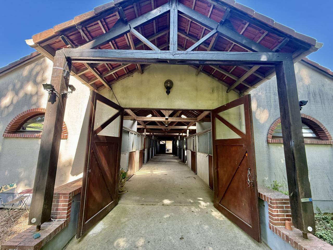 FORGES-LES-EAUX - RAVISSANTE PROPRIETE EQUESTRE