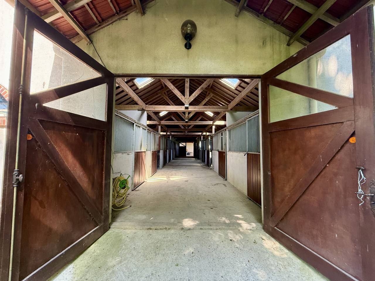 FORGES-LES-EAUX - RAVISSANTE PROPRIETE EQUESTRE