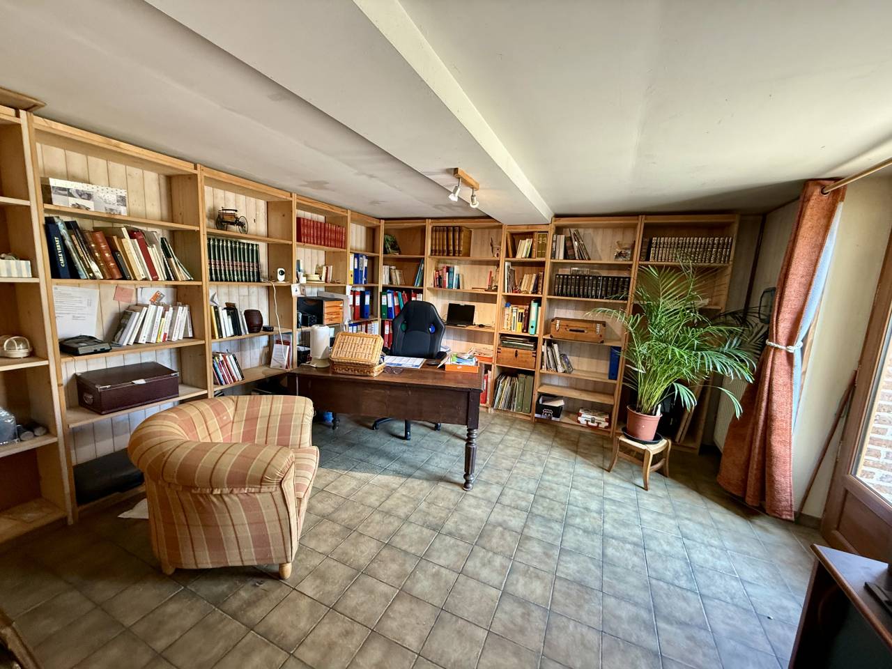 FORGES-LES-EAUX - RAVISSANTE PROPRIETE EQUESTRE