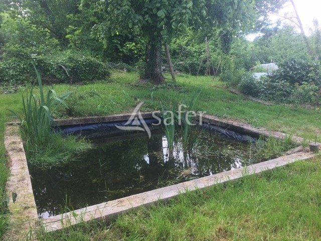 A dix minutes de Guéret, propriété bâtie avec environ 5 hect