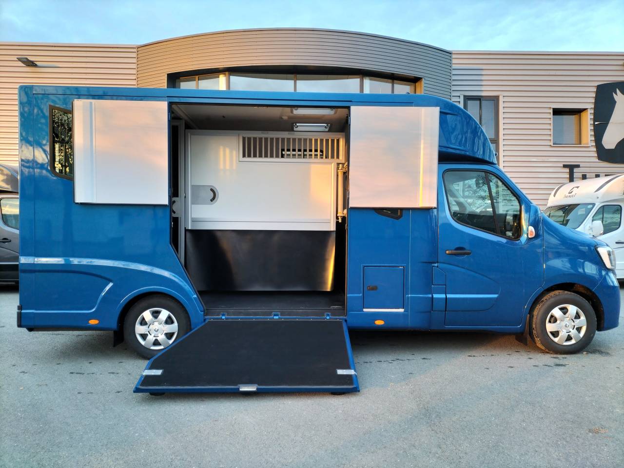 Camion pour chevaux Theault - TO 724