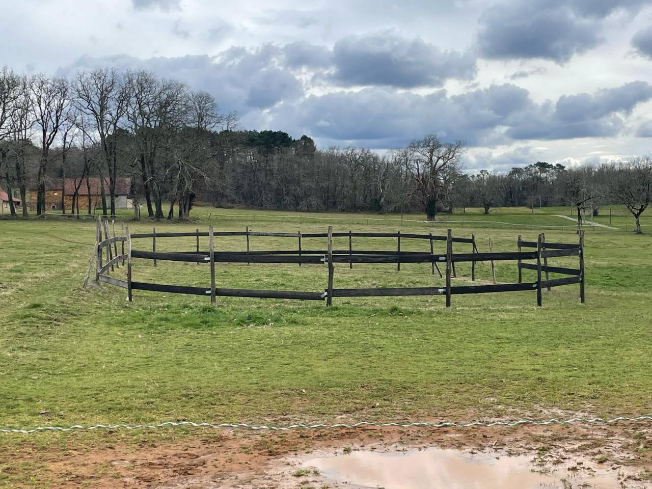 Propriété équestre sur 17 ha - 25 mn SARLAT LA C. (24)