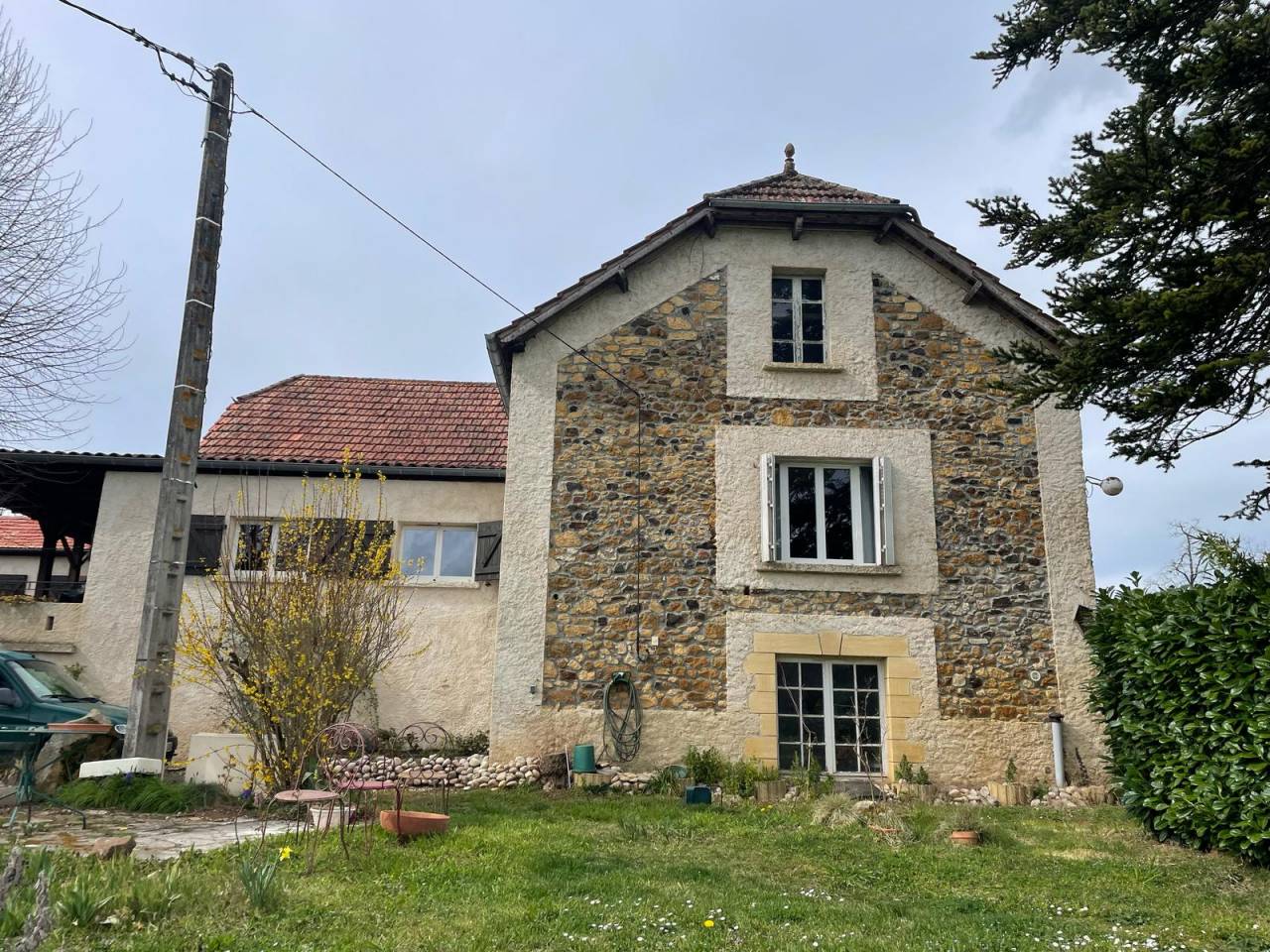 Propriété équestre sur 17 ha - 25 mn SARLAT LA C. (24)