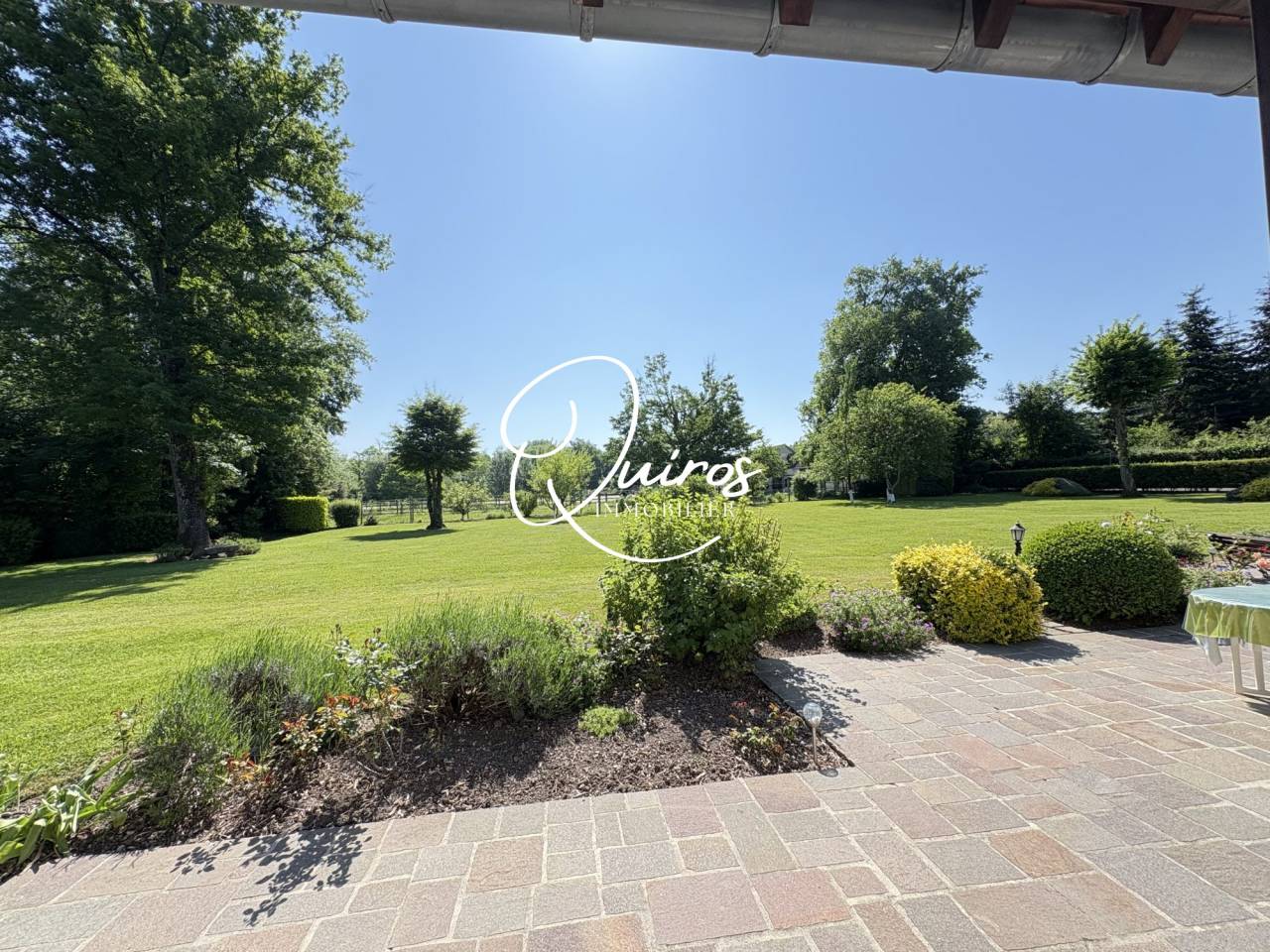 Charmante maison avec écurie et carrière, à deux pas de Fonta