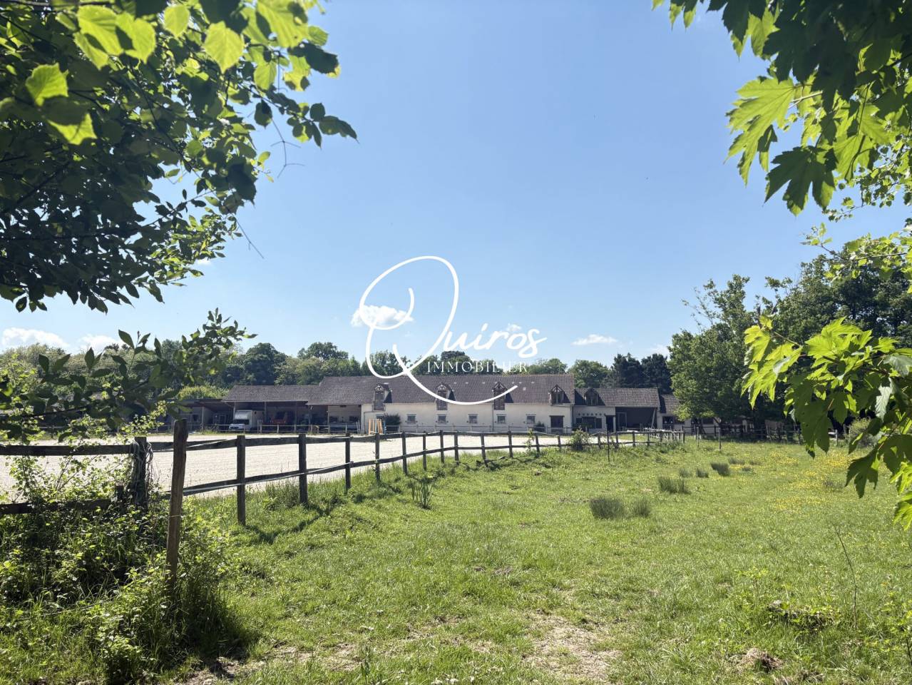 Charmante maison avec écurie et carrière, à deux pas de Fonta