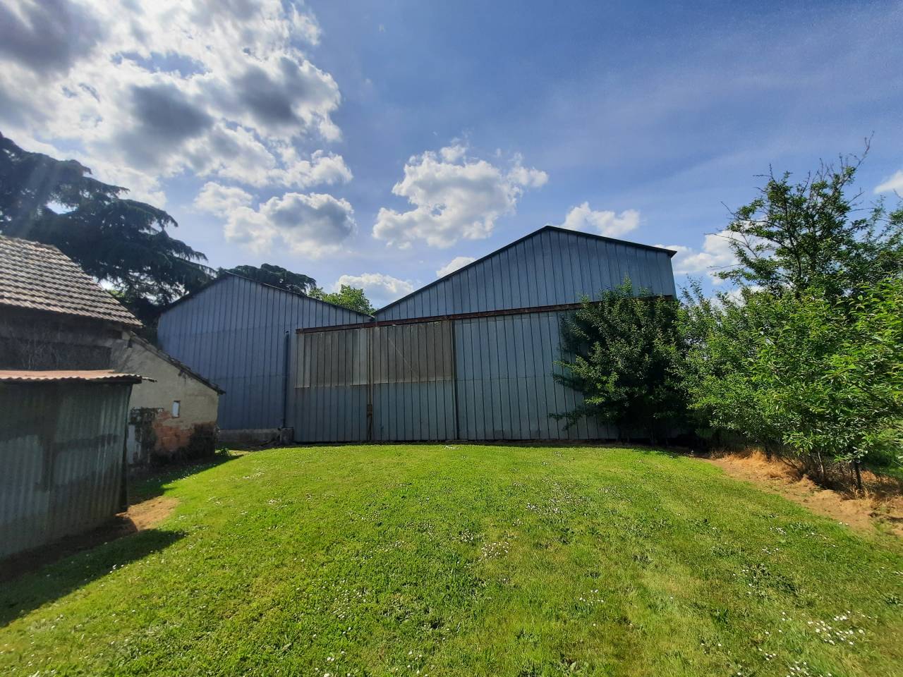 Propriété équestre sur 6,3 ha à 15 mn de Vierzon (18)