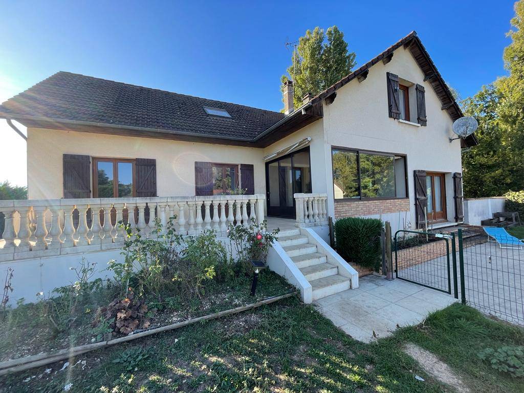 Propriété équestre sur 1,9 ha à 10 mn de Bourges (18)