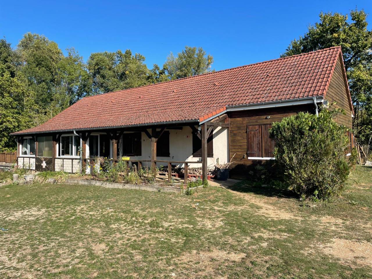 Propriété équestre sur 1,9 ha à 10 mn de Bourges (18)