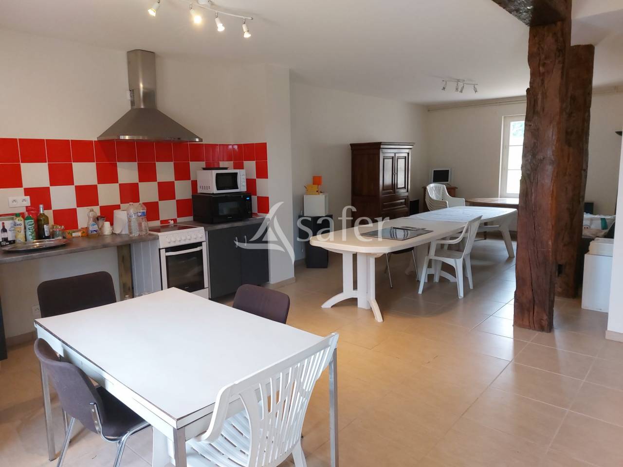 Enclos de chasse avec gîtes et salle de réception sur 100ha