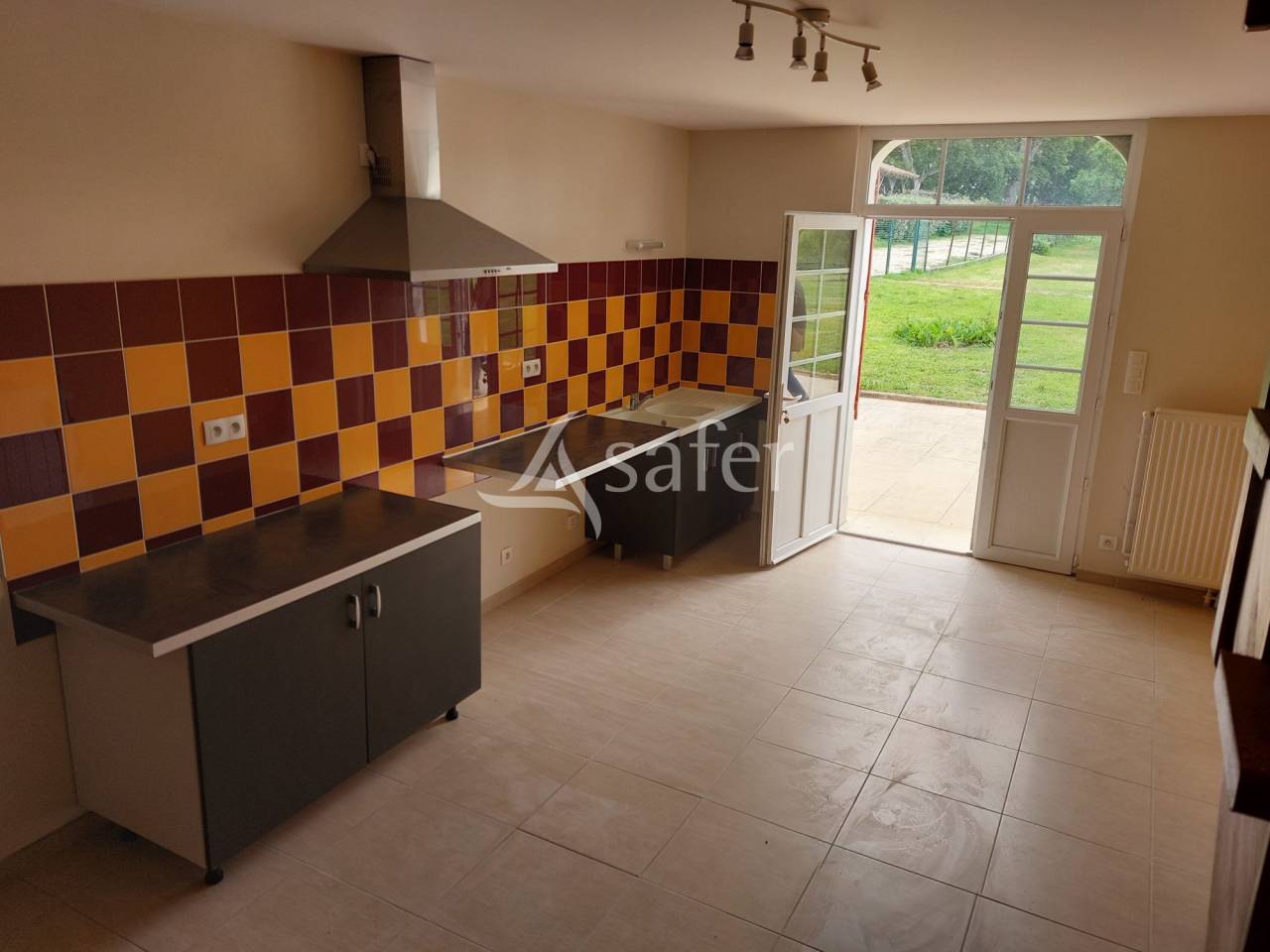 Enclos de chasse avec gîtes et salle de réception sur 100ha