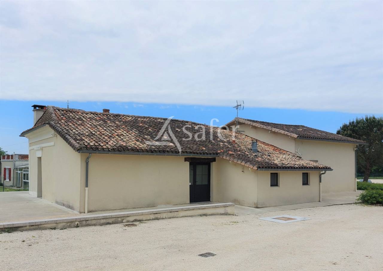 Enclos de chasse avec gîtes et salle de réception sur 100ha