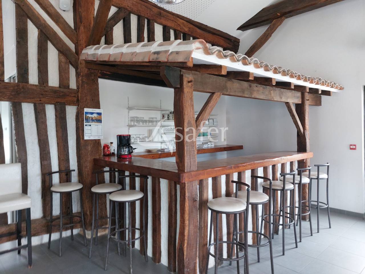 Enclos de chasse avec gîtes et salle de réception sur 100ha