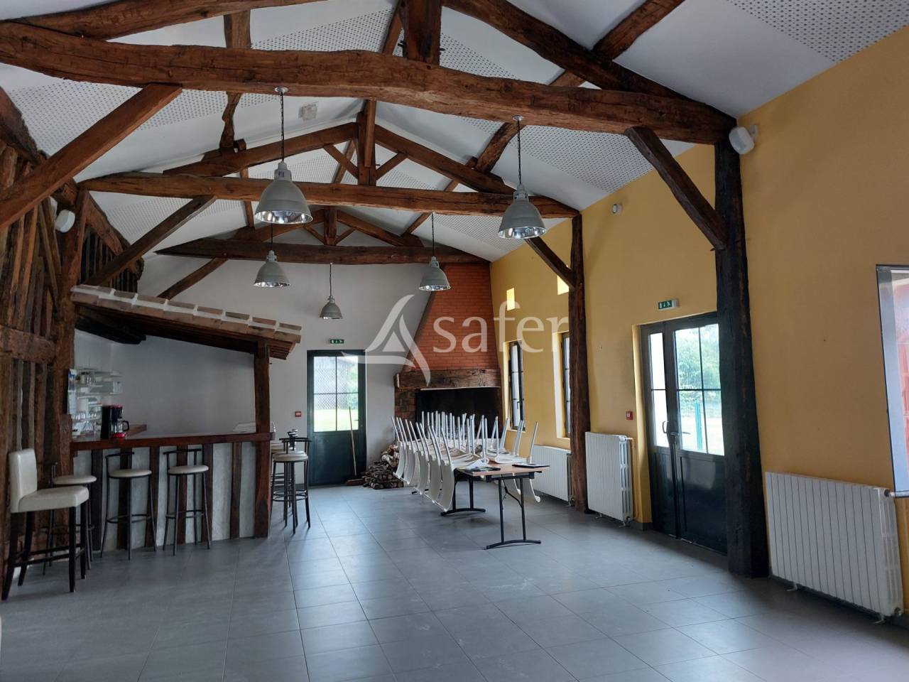 Enclos de chasse avec gîtes et salle de réception sur 100ha