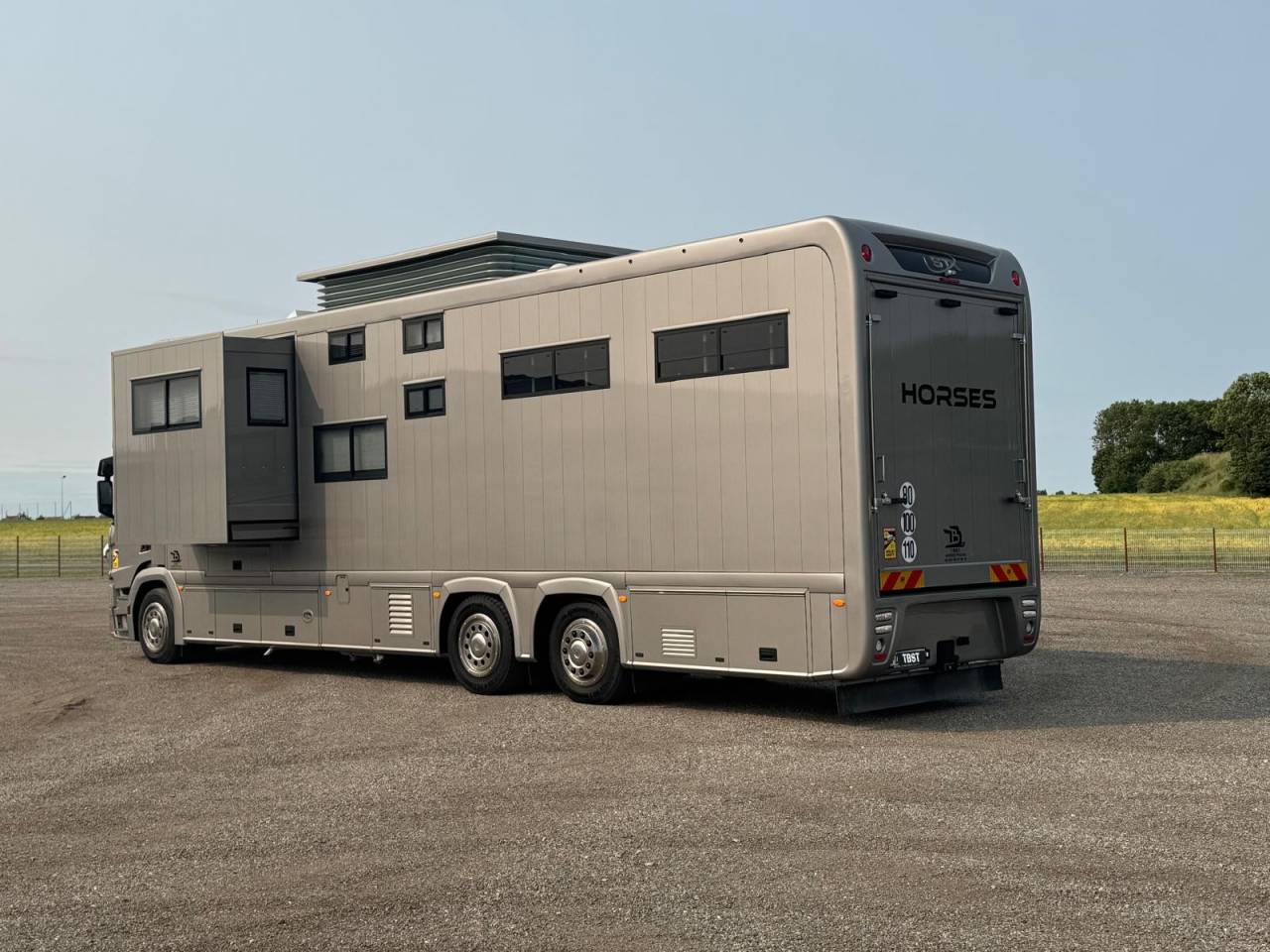 STX 6 CHEVAUX AVEC POP OUT, PUSH UP - VENDU