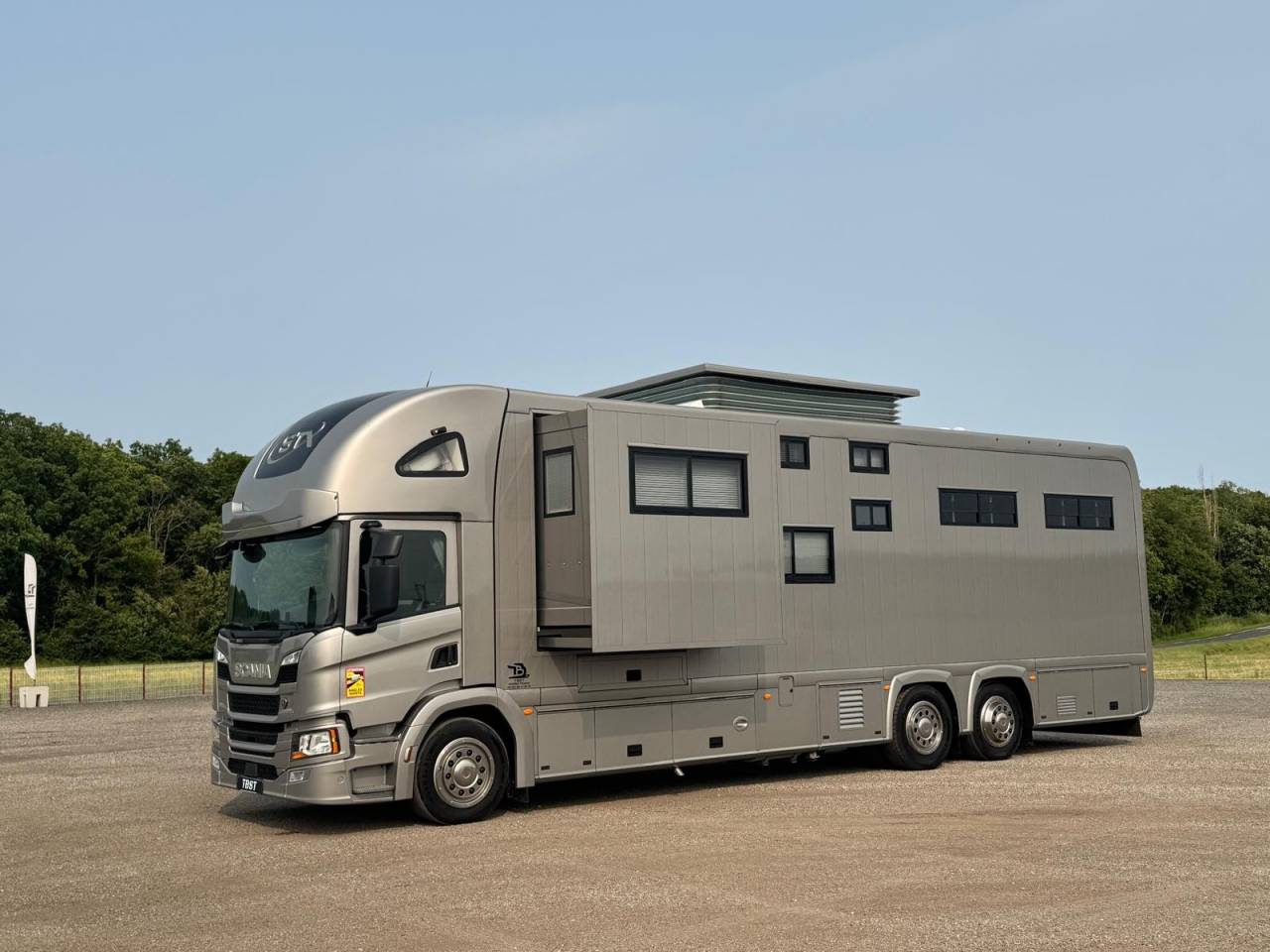 STX 6 CHEVAUX AVEC POP OUT, PUSH UP - VENDU