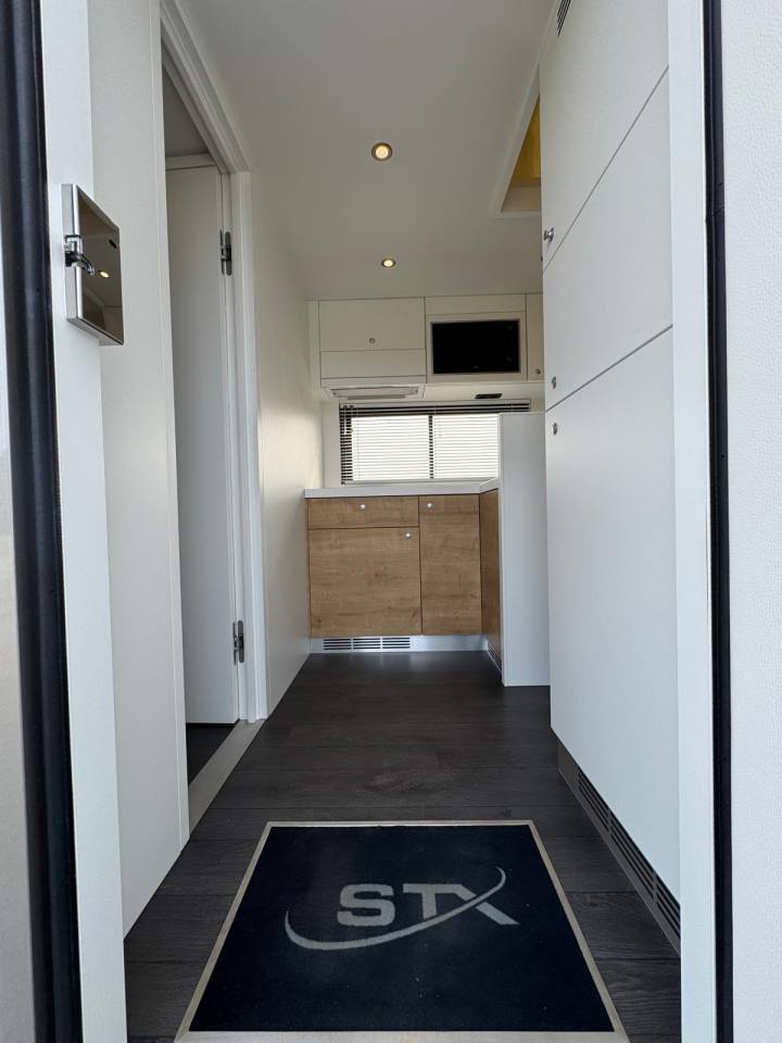 STX 6 CHEVAUX AVEC POP OUT, PUSH UP - VENDU