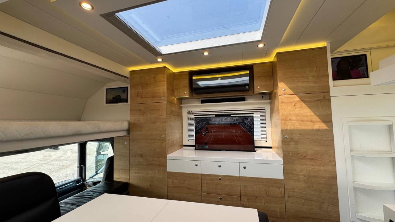 STX 6 CHEVAUX AVEC POP OUT, PUSH UP - VENDU