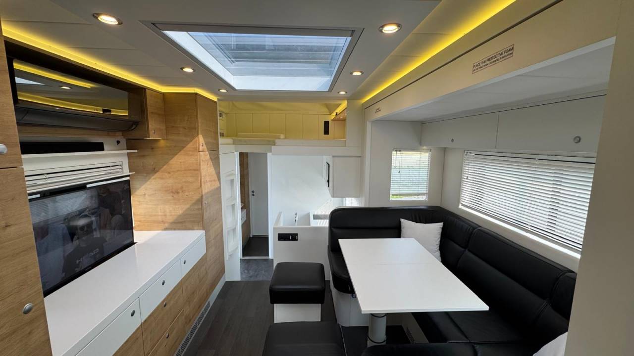 STX 6 CHEVAUX AVEC POP OUT, PUSH UP - VENDU