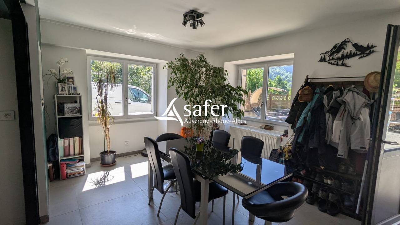 Centre &eacute;questre converti en &eacute;levage canin