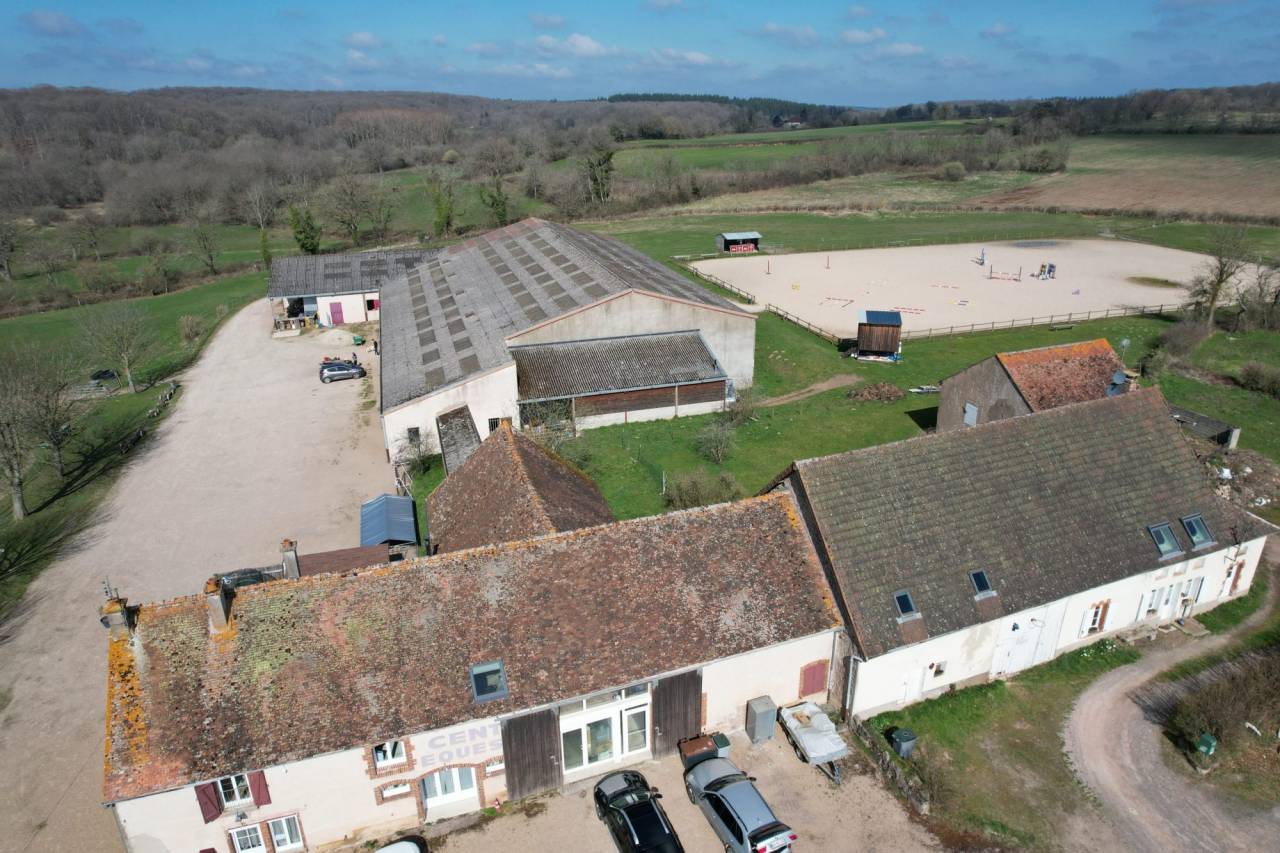 Propriété équestre clé en main sur 3,5 ha dans le Morvan