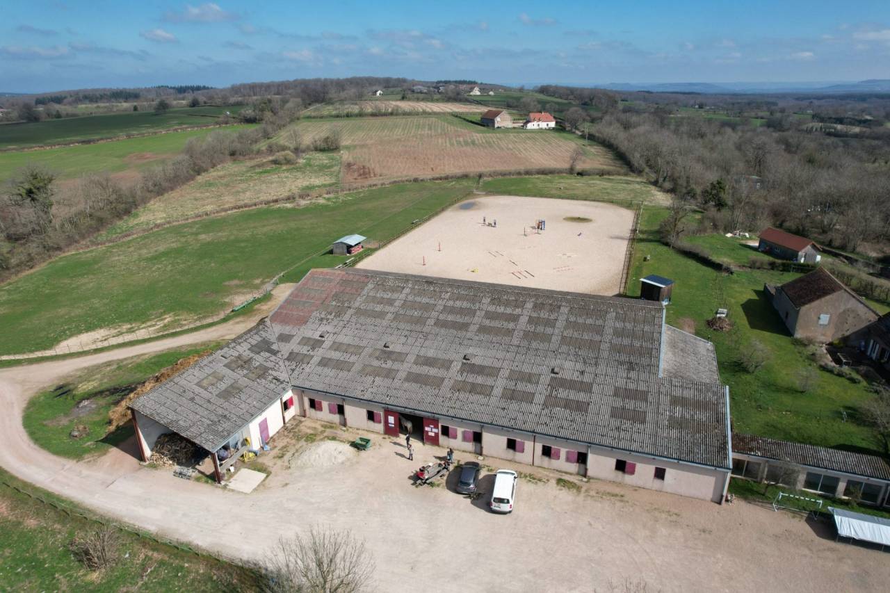 Propriété équestre clé en main sur 3,5 ha dans le Morvan