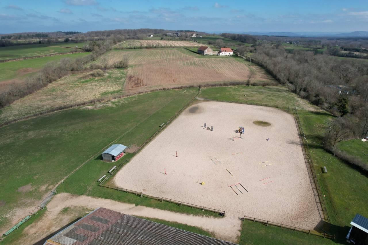 Propriété équestre clé en main sur 3,5 ha dans le Morvan