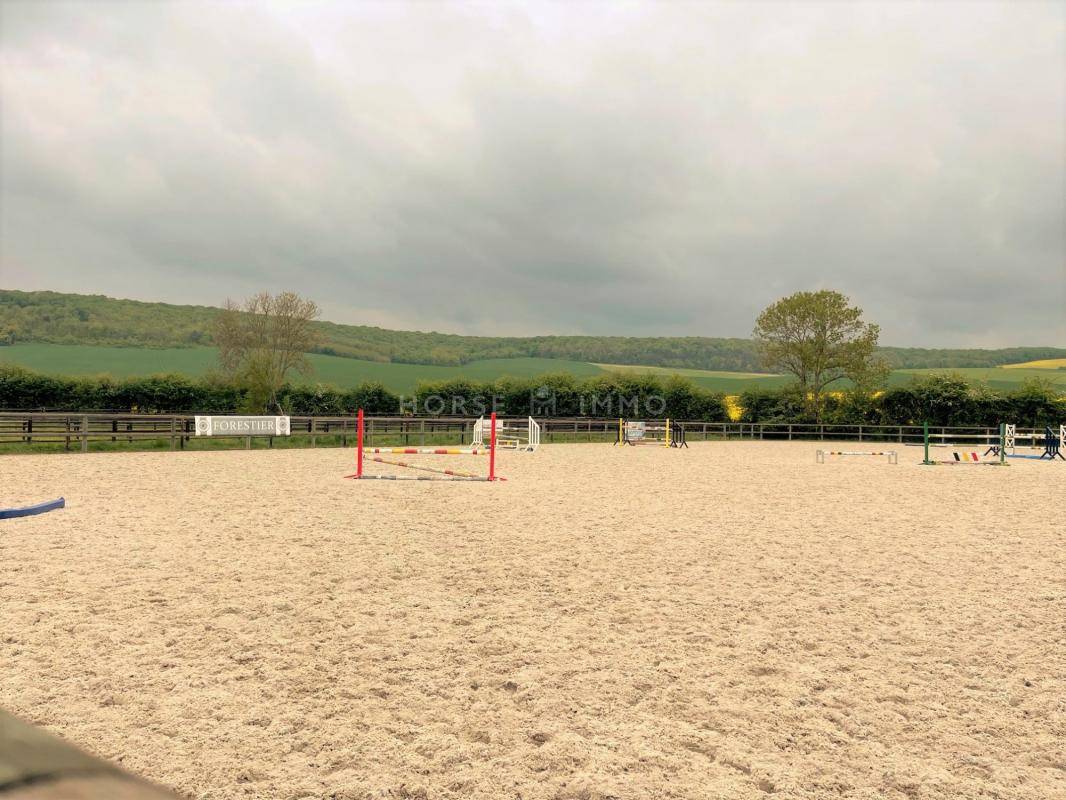 Très Belle Ecurie de Commerce à 10 kms de SENS