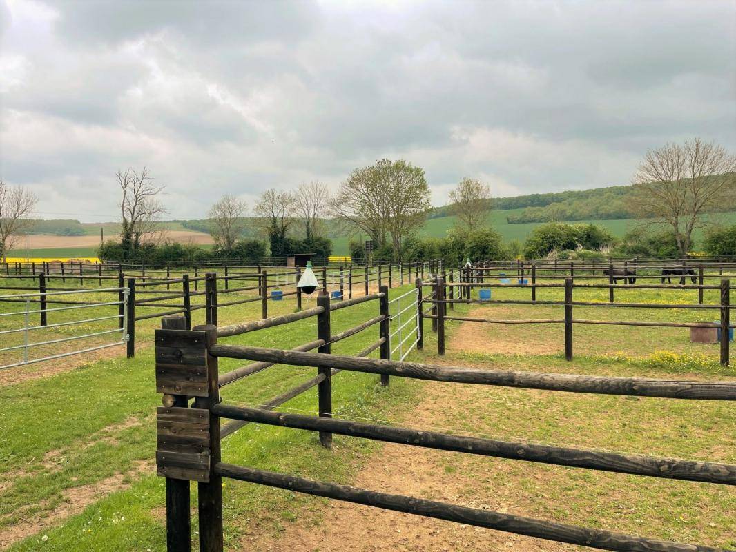 Très Belle Ecurie de Commerce à 10 kms de SENS