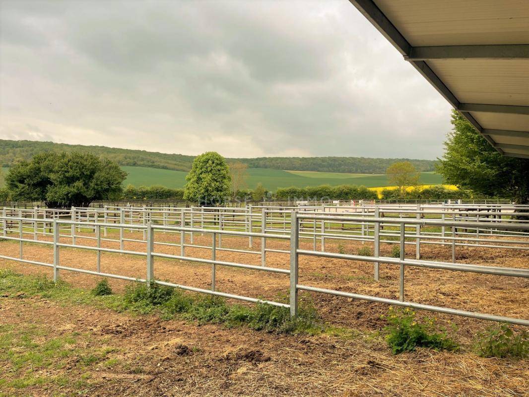 Très Belle Ecurie de Commerce à 10 kms de SENS