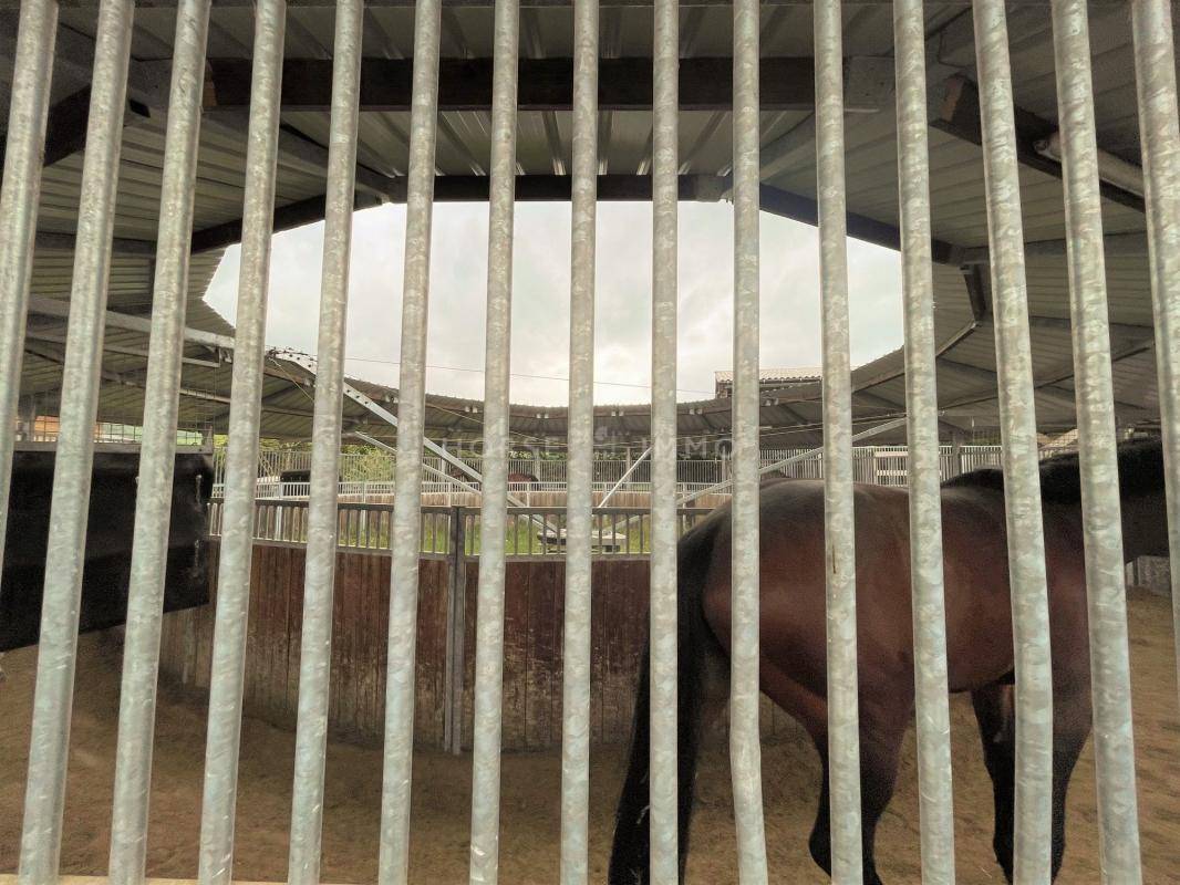 Très Belle Ecurie de Commerce à 10 kms de SENS