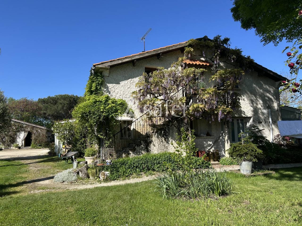 Jolie propri&eacute;t&eacute; BIO sur 12ha pour activit&eacute; agricole et accuei